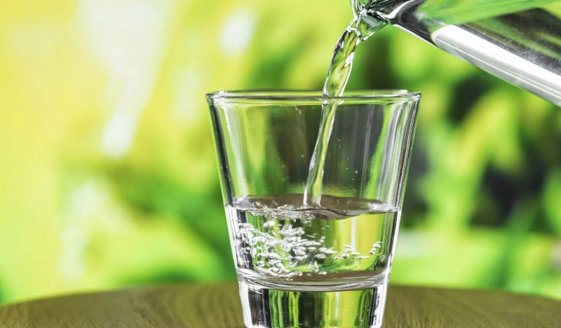 drinking water can help you lose weight and boost metabolism